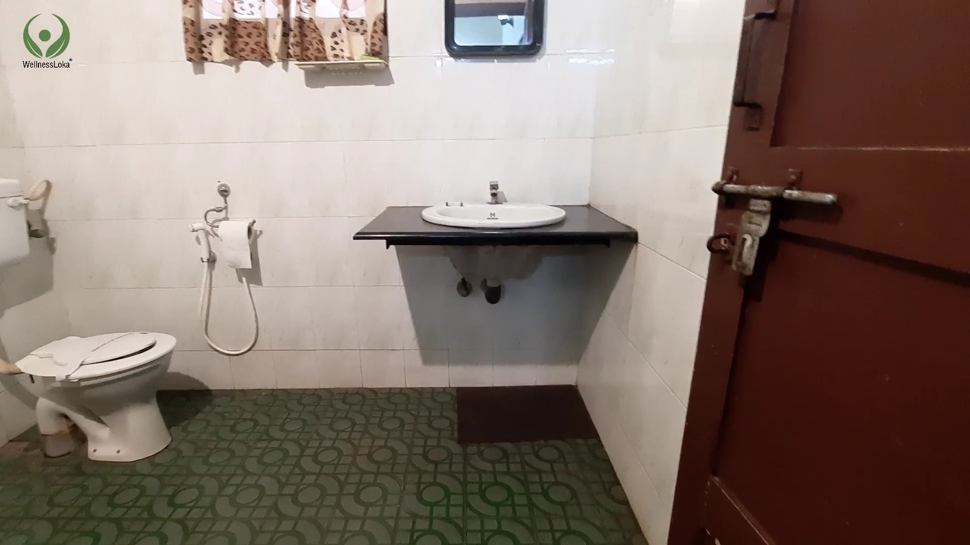 Rajah Healthy Acres Thulasi AC Cottage Room Treatment Room Bathroom View